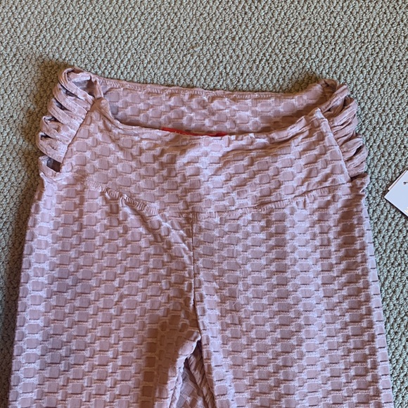 🌹(NWT) Hot Kiss • Peachy Pink Super Stretchy Ribbed Fashion Leggings - Picture 3 of 10
